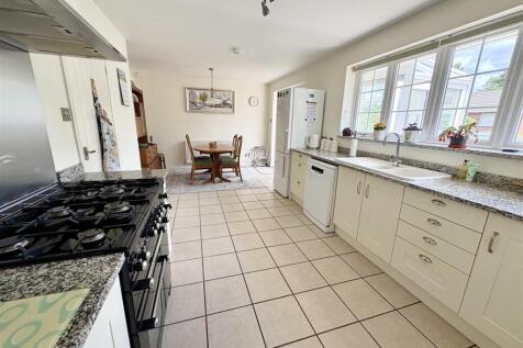 kitchen diner2.jpg