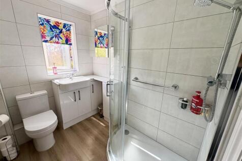 9. shower rm.jpg