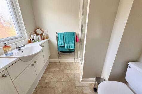 ensuite.jpg
