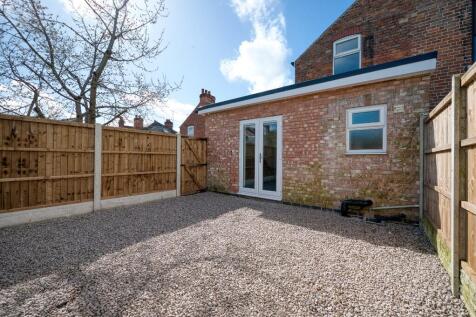 PRIVATE COURTYARD