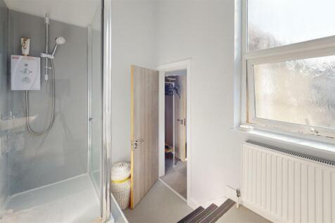 Flat 4 - Bathroom