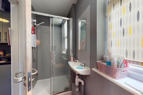 Flat 1 - Bathroom