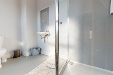 Flat 4 - Bathroom
