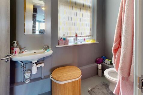 Flat 2 - Bathroom