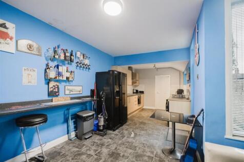Kitchen / Breakfast Area