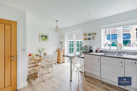 Kitchen / Breakfast Area
