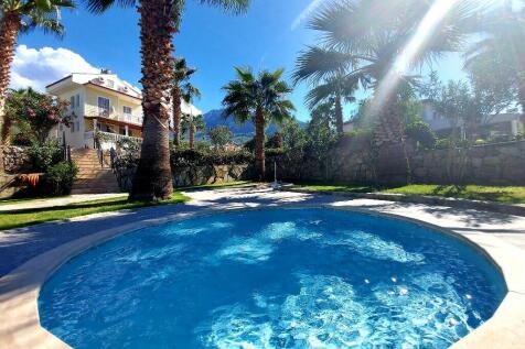 Shallow Splash Pool