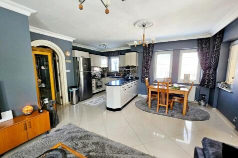 Kitchen / Dining