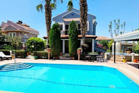 Large Swimming Pool