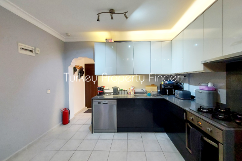 Fully fitted kitchen