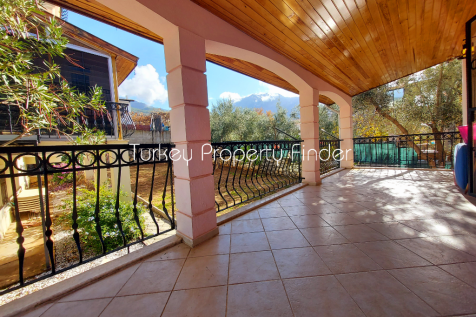 Lounge balcony
