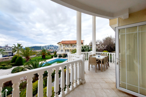 Lounge balcony