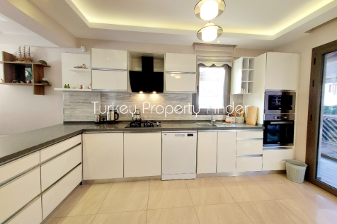 Fully Fitted Kitchen