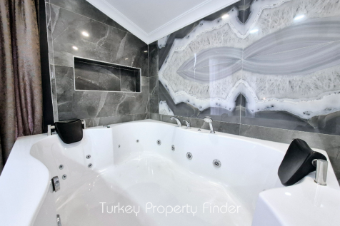 Jacuzzi Bathtub