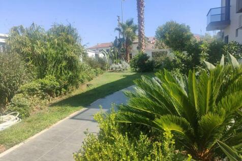 Well Kept Gardens