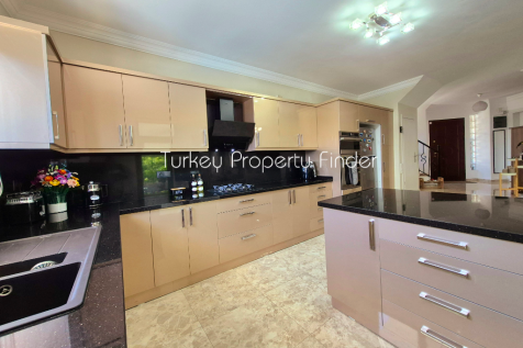 Sizeable Kitchen