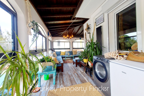 L shaped balcony