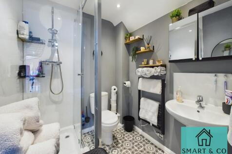 EN SUITE