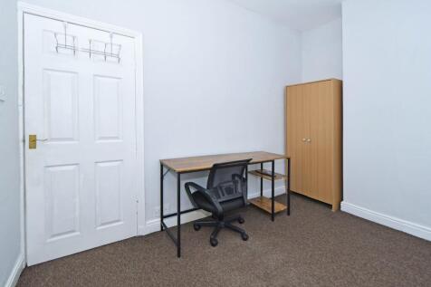Bedroom 1 (2)