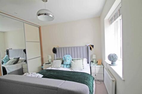 Main bedroom (2)