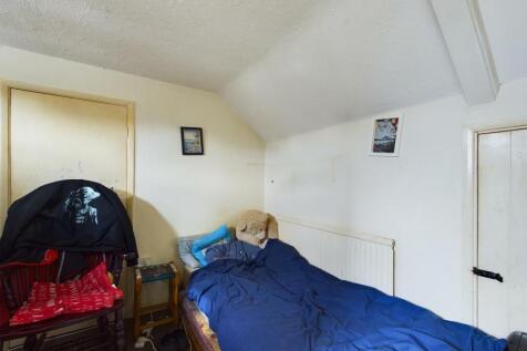 Bedroom 3 pic 2