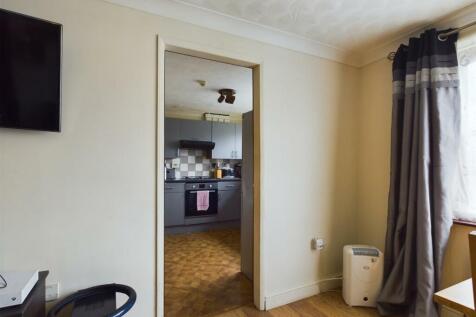 Flat 6, May Court (27).jpg