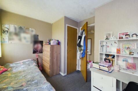 Bedroom 2 (2).jpg