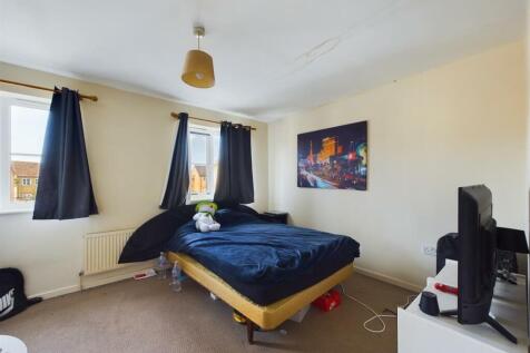 Bedroom 1.jpg
