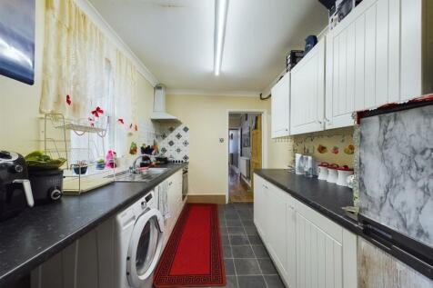 Kitchen (3).jpg