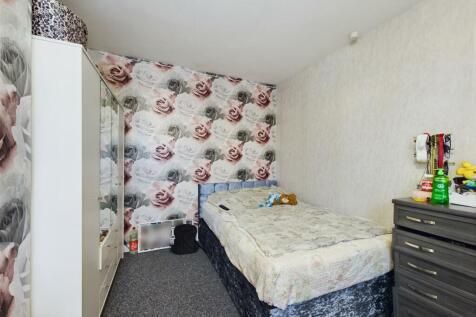 Bedroom 2 (2).jpg