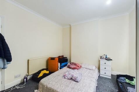 Bedroom 1 (2).jpg