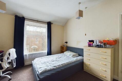 Bedroom 1.jpg