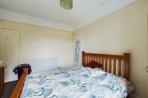 Bedroom 2 (2).jpg