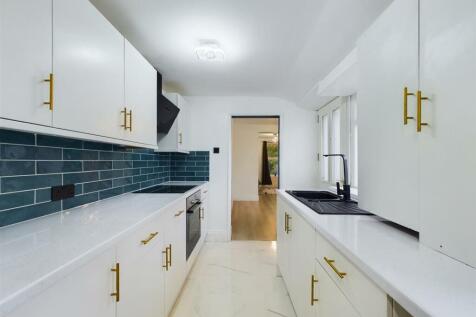 Kitchen (3).jpg