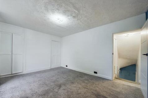 Bedroom 1 (2).jpg