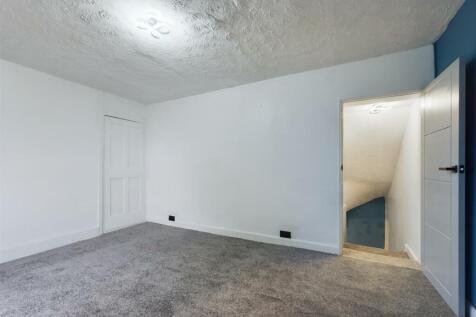 Bedroom 1 (3).jpg