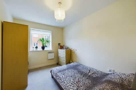 Bedroom 1.jpg
