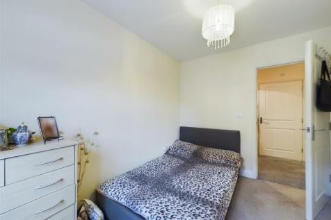 Bedroom 1 (2).jpg