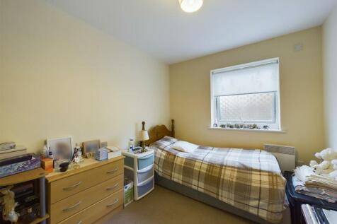 Bedroom 2 (2).jpg