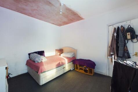 Bedroom 2 (2).jpg