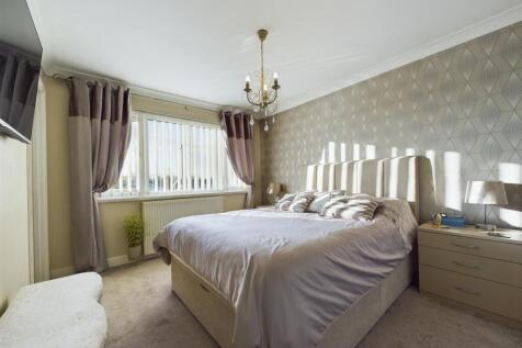 Master Bedroom (2).jpg