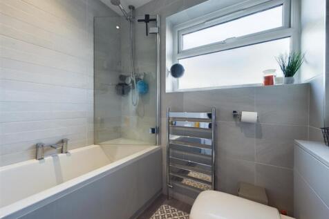 Bathroom (2).jpg