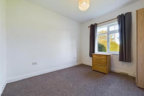 Bedroom 2 en-suite shower/wet room