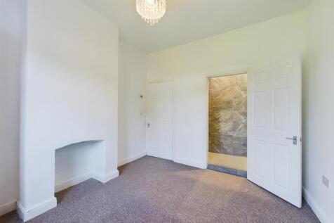 Bedroom 2 en-suite shower/wet room