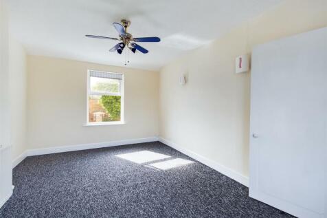 Bedroom 1.jpg