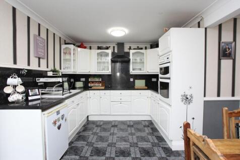Kitchen/ Dining Room