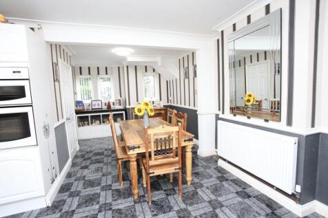 Kitchen/ Dining Room
