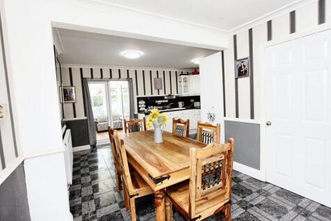 Kitchen/ Dining Room