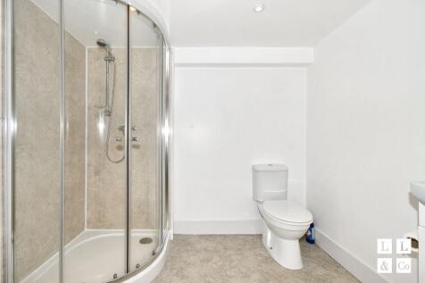 Lower floor shower room