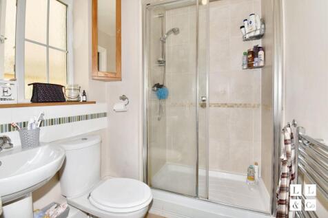 TOP FLOOR EN-SUITE